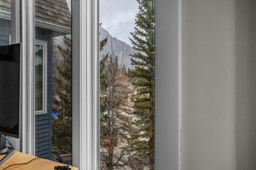 9-420 Squirrel Street, Banff, AB - 