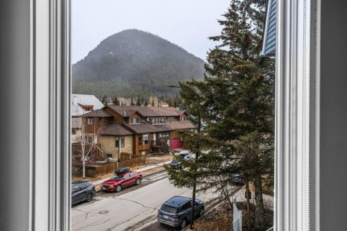 9-420 Squirrel Street, Banff, AB - 