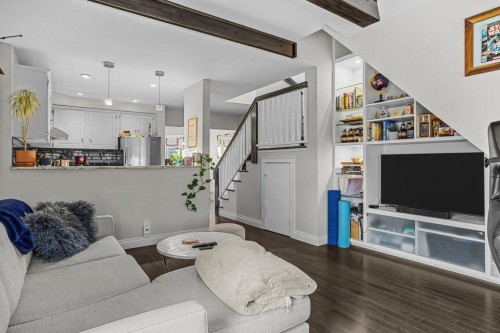9-420 Squirrel Street, Banff, AB - Indoor Photo Showing Living Room