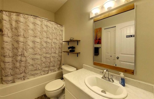 4119 16 Avenue Ne, Edson, AB - Indoor Photo Showing Bathroom