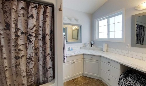 4119 16 Avenue Ne, Edson, AB - Indoor Photo Showing Bathroom