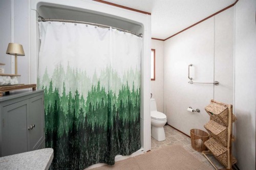 5927 Willow Drive E, Boyle, AB - Indoor Photo Showing Bathroom