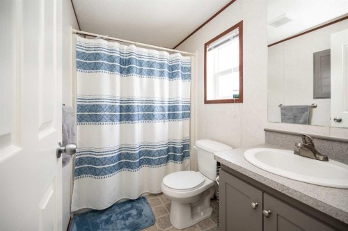 5927 Willow Drive E, Boyle, AB - Indoor Photo Showing Bathroom