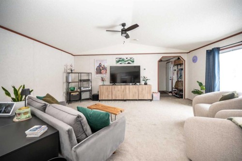 5927 Willow Drive E, Boyle, AB - Indoor Photo Showing Living Room