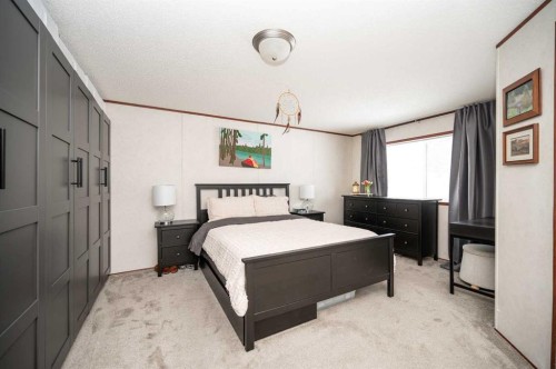 5927 Willow Drive E, Boyle, AB - Indoor Photo Showing Bedroom