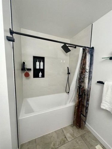 5906 12 Avenue, Edson, AB - Indoor Photo Showing Bathroom