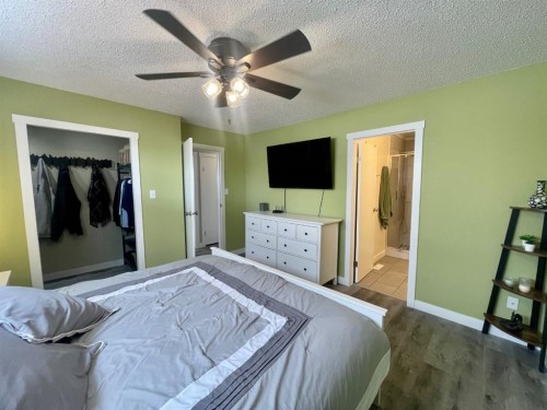 5906 12 Avenue, Edson, AB - Indoor Photo Showing Bedroom