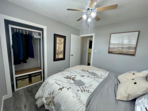 5906 12 Avenue, Edson, AB - Indoor Photo Showing Bedroom
