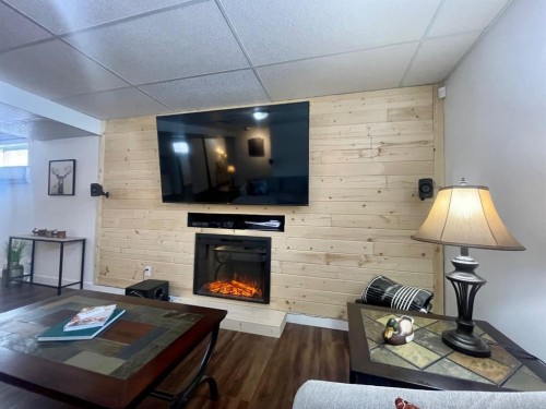 5906 12 Avenue, Edson, AB - Indoor With Fireplace