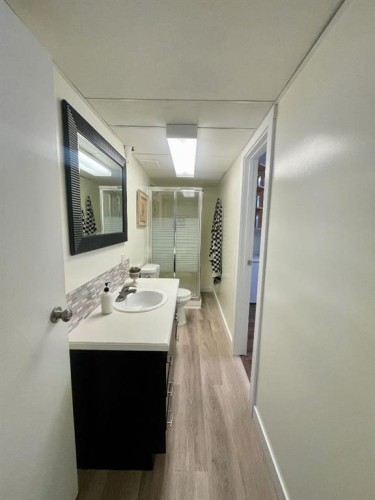 5906 12 Avenue, Edson, AB - Indoor Photo Showing Bathroom