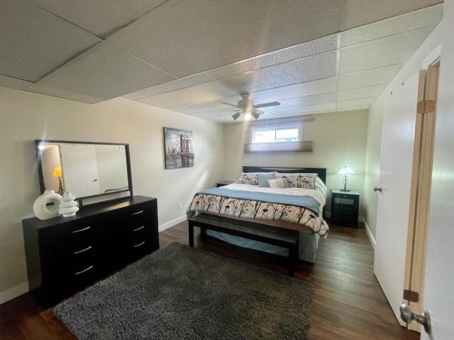 5906 12 Avenue, Edson, AB - Indoor Photo Showing Bedroom