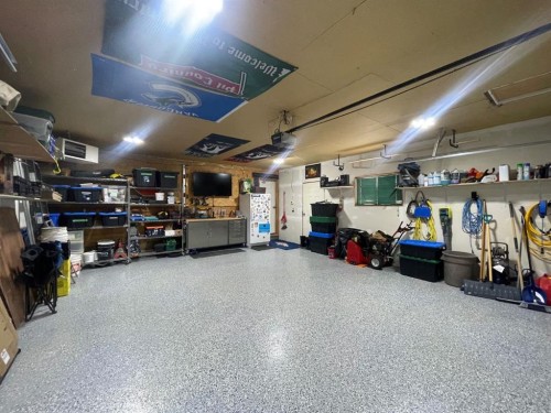 5906 12 Avenue, Edson, AB - Indoor Photo Showing Garage