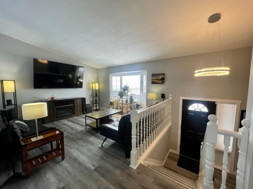 5906 12 Avenue, Edson, AB - Indoor Photo Showing Other Room