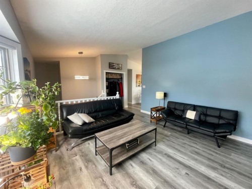5906 12 Avenue, Edson, AB - Indoor Photo Showing Living Room