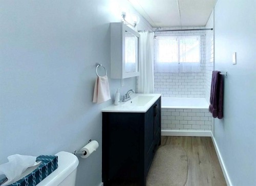 4827 5 Avenue, Edson, AB - Indoor Photo Showing Bathroom
