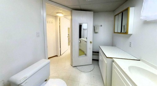 4827 5 Avenue, Edson, AB - Indoor Photo Showing Bathroom