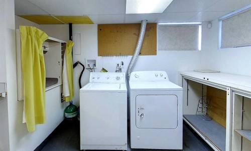 4827 5 Avenue, Edson, AB - Indoor Photo Showing Laundry Room