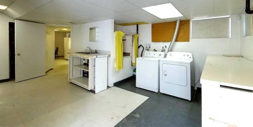 4827 5 Avenue, Edson, AB - Indoor Photo Showing Laundry Room