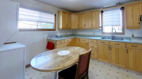 4827 5 Avenue, Edson, AB - Indoor Photo Showing Kitchen With Double Sink