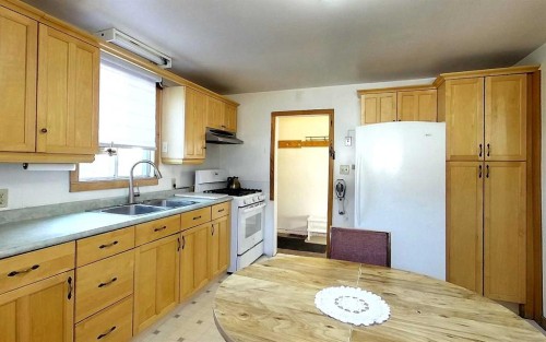 4827 5 Avenue, Edson, AB - Indoor Photo Showing Kitchen With Double Sink