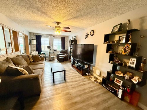 53-101 Mill Street, Hinton, AB - Indoor Photo Showing Living Room