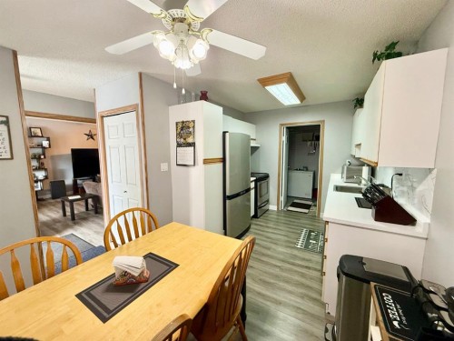 53-101 Mill Street, Hinton, AB - Indoor Photo Showing Dining Room