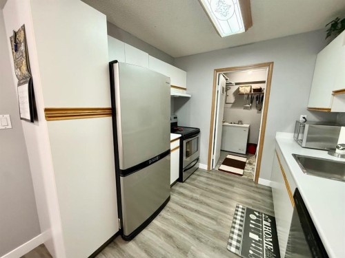 53-101 Mill Street, Hinton, AB - Indoor Photo Showing Kitchen