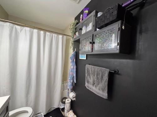 122 Willow Drive, Hinton, AB - Indoor Photo Showing Bathroom