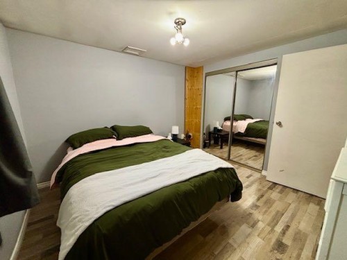 122 Willow Drive, Hinton, AB - Indoor Photo Showing Bedroom