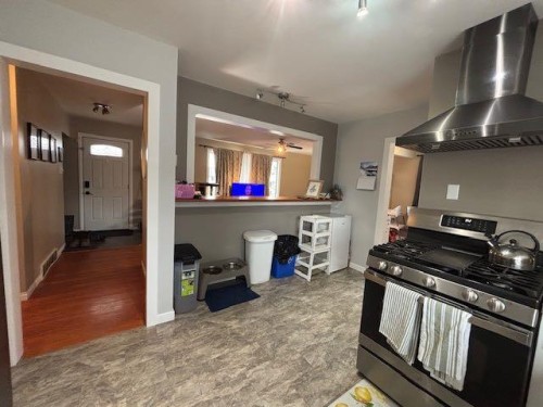 122 Willow Drive, Hinton, AB - Indoor Photo Showing Kitchen