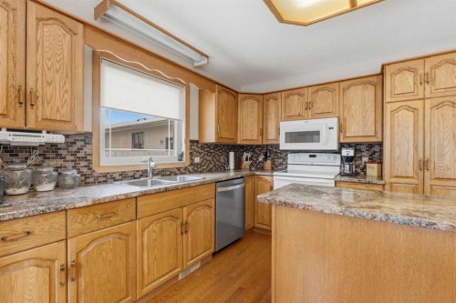 26 Trading Post Trail, Whitecourt, AB - Indoor Photo Showing Kitchen With Double Sink