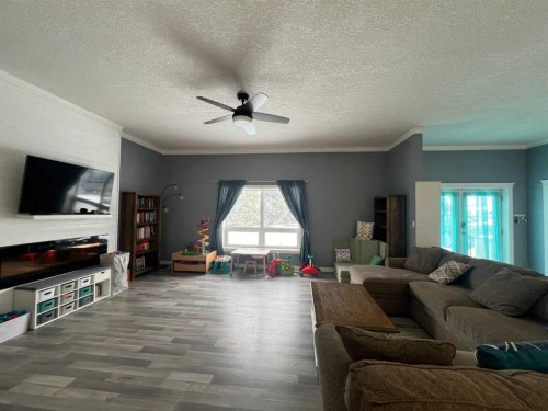 4024 6 Avenue, Edson, AB - Indoor Photo Showing Living Room