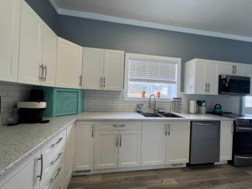 4024 6 Avenue, Edson, AB - Indoor Photo Showing Kitchen With Double Sink