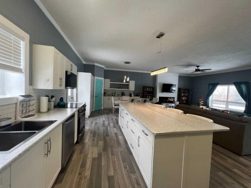 4024 6 Avenue, Edson, AB - Indoor Photo Showing Kitchen With Double Sink