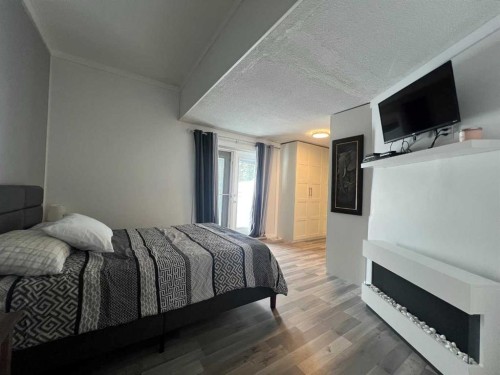 4024 6 Avenue, Edson, AB - Indoor Photo Showing Bedroom