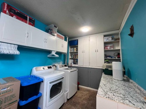4024 6 Avenue, Edson, AB - Indoor Photo Showing Laundry Room