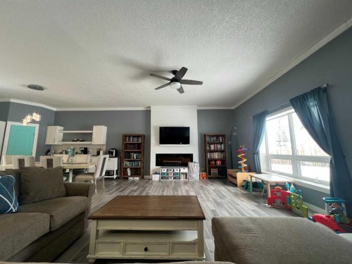 4024 6 Avenue, Edson, AB - Indoor Photo Showing Living Room