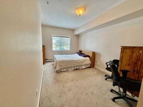 102-109 Seabolt Drive, Hinton, AB - Indoor Photo Showing Bedroom