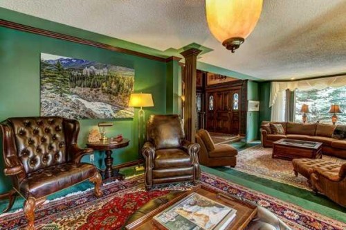5 Cascade Court, Banff, AB - Indoor Photo Showing Living Room