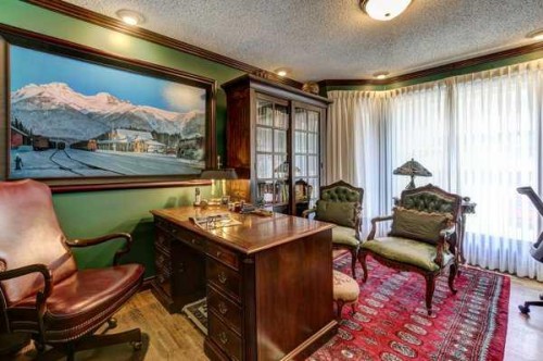 5 Cascade Court, Banff, AB - Indoor Photo Showing Living Room