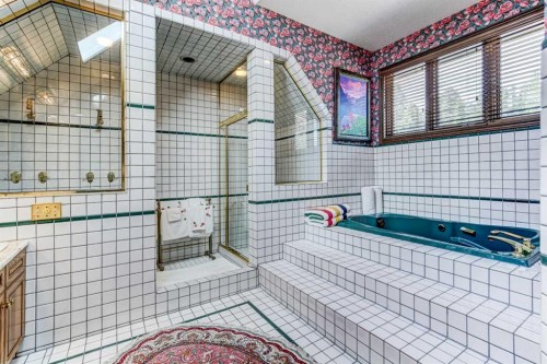 5 Cascade Court, Banff, AB - Indoor Photo Showing Bathroom