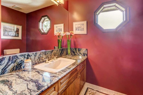 5 Cascade Court, Banff, AB - Indoor Photo Showing Bathroom