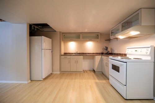 3111 Cornwall Drive, Athabasca, AB - Indoor Photo Showing Kitchen