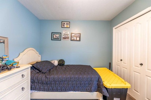 168 Sitar Crescent, Hinton, AB - Indoor Photo Showing Bedroom