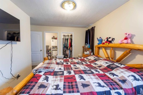 168 Sitar Crescent, Hinton, AB - Indoor Photo Showing Bedroom