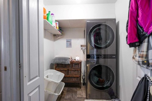 168 Sitar Crescent, Hinton, AB - Indoor Photo Showing Laundry Room