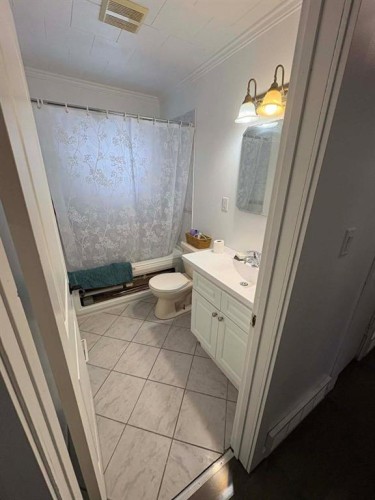 27 Centenial Crescent, Swan Hills, AB - Indoor Photo Showing Bathroom
