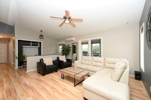 192042 Township Road 665, Athabasca, AB - Indoor Photo Showing Living Room