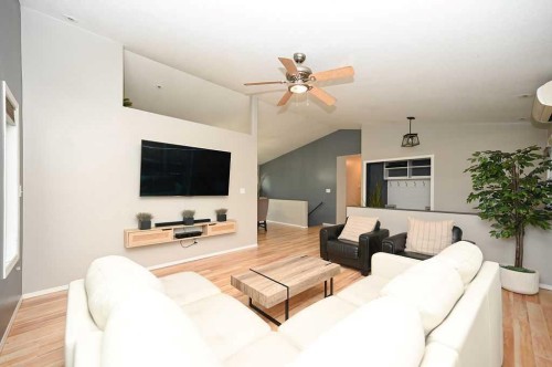 192042 Township Road 665, Athabasca, AB - Indoor Photo Showing Living Room