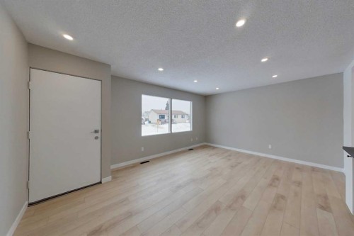 801 3 Avenue Se, Slave Lake, AB - Indoor Photo Showing Other Room